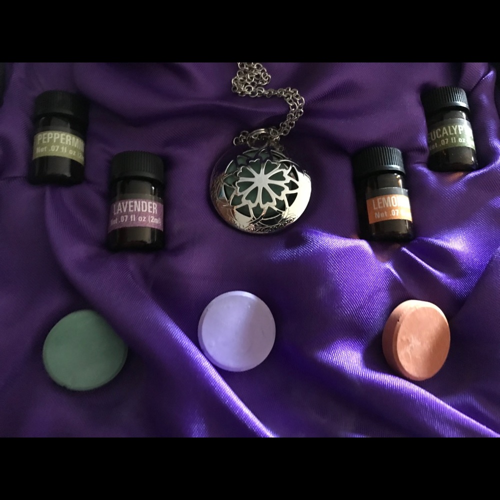 New In Box Essential Oil Necklace Pendant Lavendar